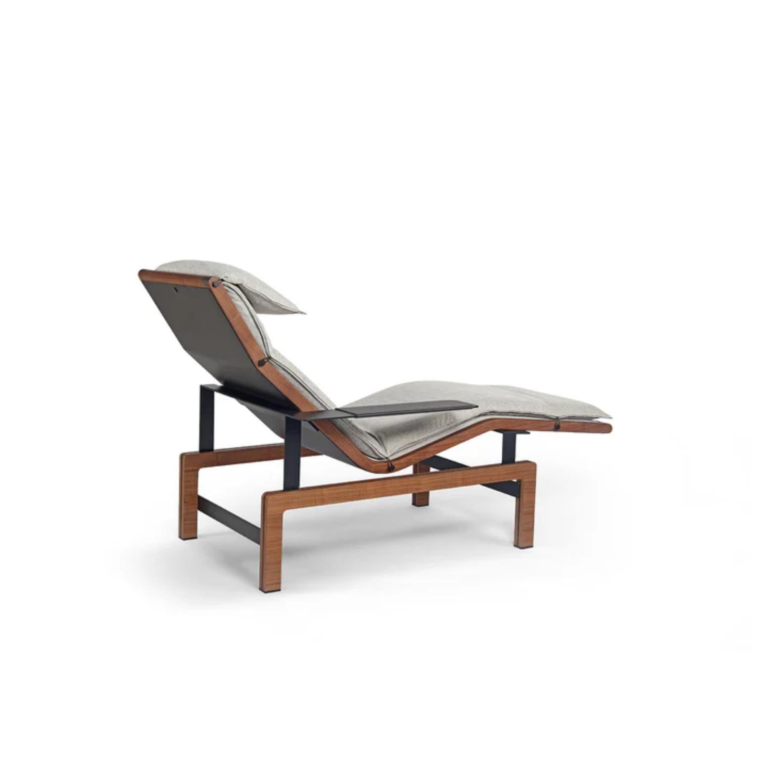 https://a.1stdibscdn.com/upholstered-in-soft-fabric-lenta-lounger-armchair-by-madheke-for-sale-picture-6/f_12192/f_487606721770812112760/LentaLoungerBrownPallet_Quality_Madheke_master.jpg
