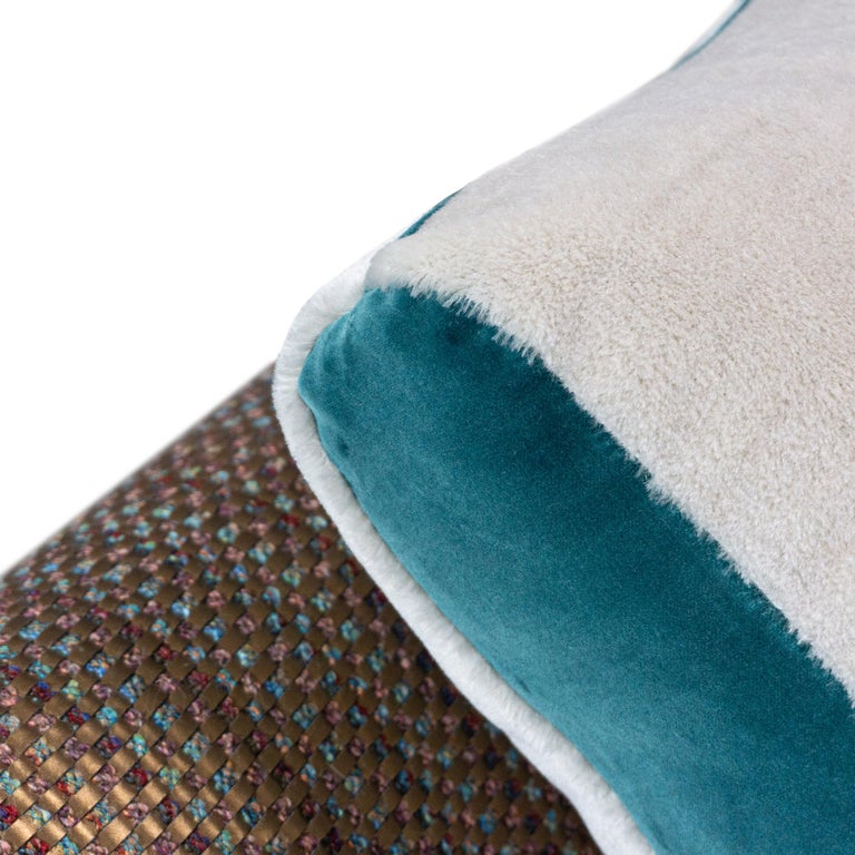 https://a.1stdibscdn.com/avant-garde-sofa-and-daybed-with-dark-green-animal-printed-velvet-for-sale-picture-10/f_21233/f_461516221754411001615/Leopard_Animal_Print_Tropical_Velvet_Mohair_Cushions_Day_Bed_Sofa_Corner_Seam_Detail_master.jpg?width=768