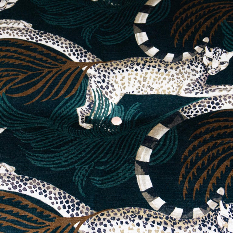 https://a.1stdibscdn.com/avant-garde-sofa-and-daybed-with-dark-green-animal-printed-velvet-for-sale-picture-14/f_21233/f_461516221754411011712/Leopard_Animal_Print_Tropical_Velvet_Mohair_Cushions_Day_Bed_Sofa_Cushion_Detail_master.jpg?width=768