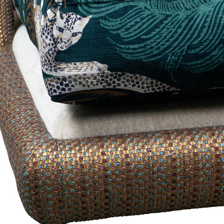 https://a.1stdibscdn.com/avant-garde-sofa-and-daybed-with-dark-green-animal-printed-velvet-for-sale-picture-12/f_21233/f_461516221754411001511/Leopard_Animal_Print_Tropical_Velvet_Mohair_Cushions_Day_Bed_Sofa_Front_Corner_Detail_master.jpg?width=768