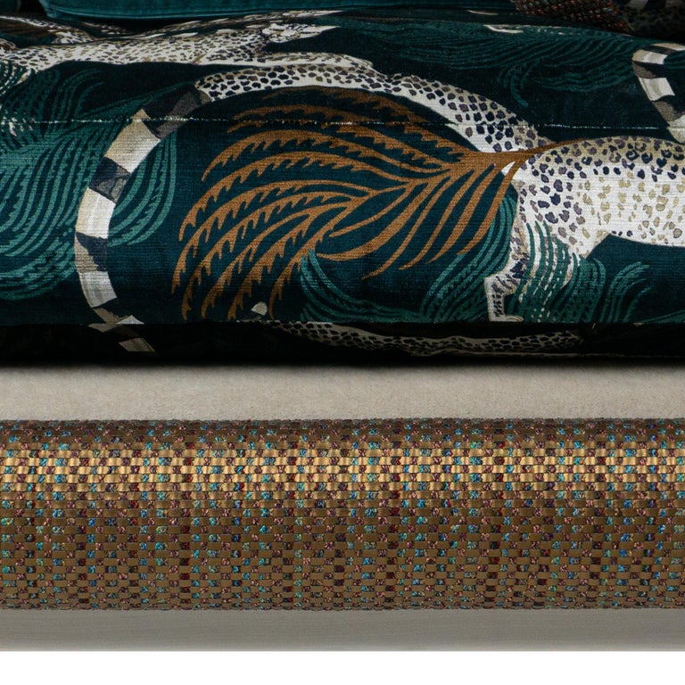 https://a.1stdibscdn.com/avant-garde-sofa-and-daybed-with-dark-green-animal-printed-velvet-for-sale-picture-13/f_21233/f_461516221754411001413/Leopard_Animal_Print_Tropical_Velvet_Mohair_Cushions_Day_Bed_Sofa_Front_Detail_master.jpg?width=768