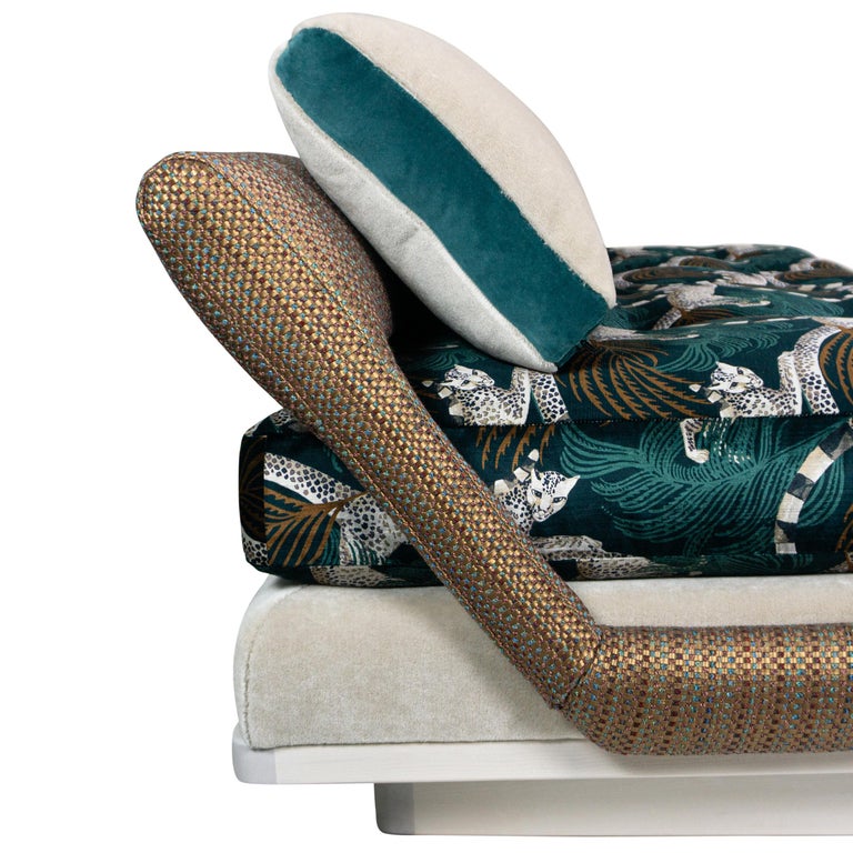 https://a.1stdibscdn.com/avant-garde-sofa-and-daybed-with-dark-green-animal-printed-velvet-for-sale-picture-9/f_21233/f_461516221754411001097/Leopard_Animal_Print_Tropical_Velvet_Mohair_Cushions_Day_Bed_Sofa_Side_Detail_master.jpg?width=768