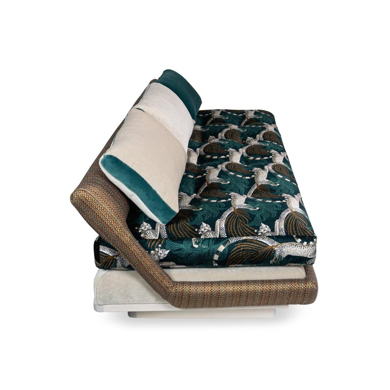 https://a.1stdibscdn.com/avant-garde-sofa-and-daybed-with-dark-green-animal-printed-velvet-for-sale-picture-5/f_21233/f_461516221754410953247/Leopard_Animal_Print_Tropical_Velvet_Mohair_Cushions_Day_Bed_Sofa_Side_E2_master.jpg?width=768
