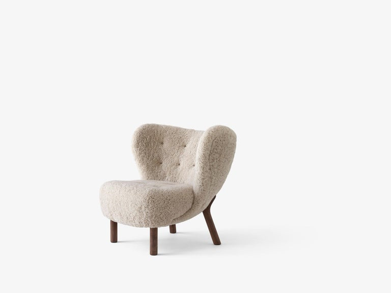 https://a.1stdibscdn.com/set-of-little-petra-sofa-lounge-chair-in-sheepskin-moonlight-walnut-for-t-for-sale-picture-8/f_51432/f_487444821770750360258/Little_Petra_VB1_in_Oiled_Walnut_w_Sheepskin_Moonlight_2__master.jpg?width=768
