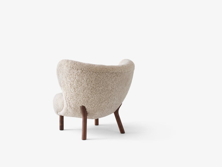 https://a.1stdibscdn.com/set-of-little-petra-sofa-lounge-chair-in-sheepskin-moonlight-walnut-for-t-for-sale-picture-9/f_51432/f_487444821770750527317/Little_Petra_VB1_in_Oiled_Walnut_w_Sheepskin_Moonlight_back_master.jpg?width=768