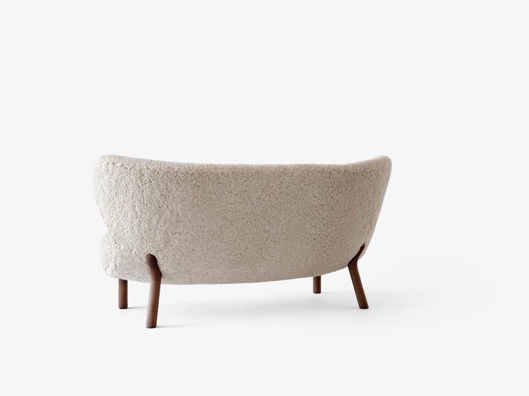 https://a.1stdibscdn.com/set-of-little-petra-sofa-lounge-chair-in-sheepskin-moonlight-walnut-for-t-for-sale-picture-7/f_51432/f_487444821770731184057/Little_Petra_VB2_in_Oiled_Walnut_w_Sheepskin_Moonlight_back_1__master.jpg?width=768