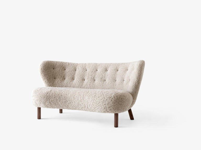 https://a.1stdibscdn.com/set-of-little-petra-sofa-lounge-chair-in-sheepskin-moonlight-walnut-for-t-for-sale-picture-6/f_51432/f_487444821770731183562/Little_Petra_VB2_in_Oiled_Walnut_w_Sheepskin_Moonlight_front_master.jpg?width=768