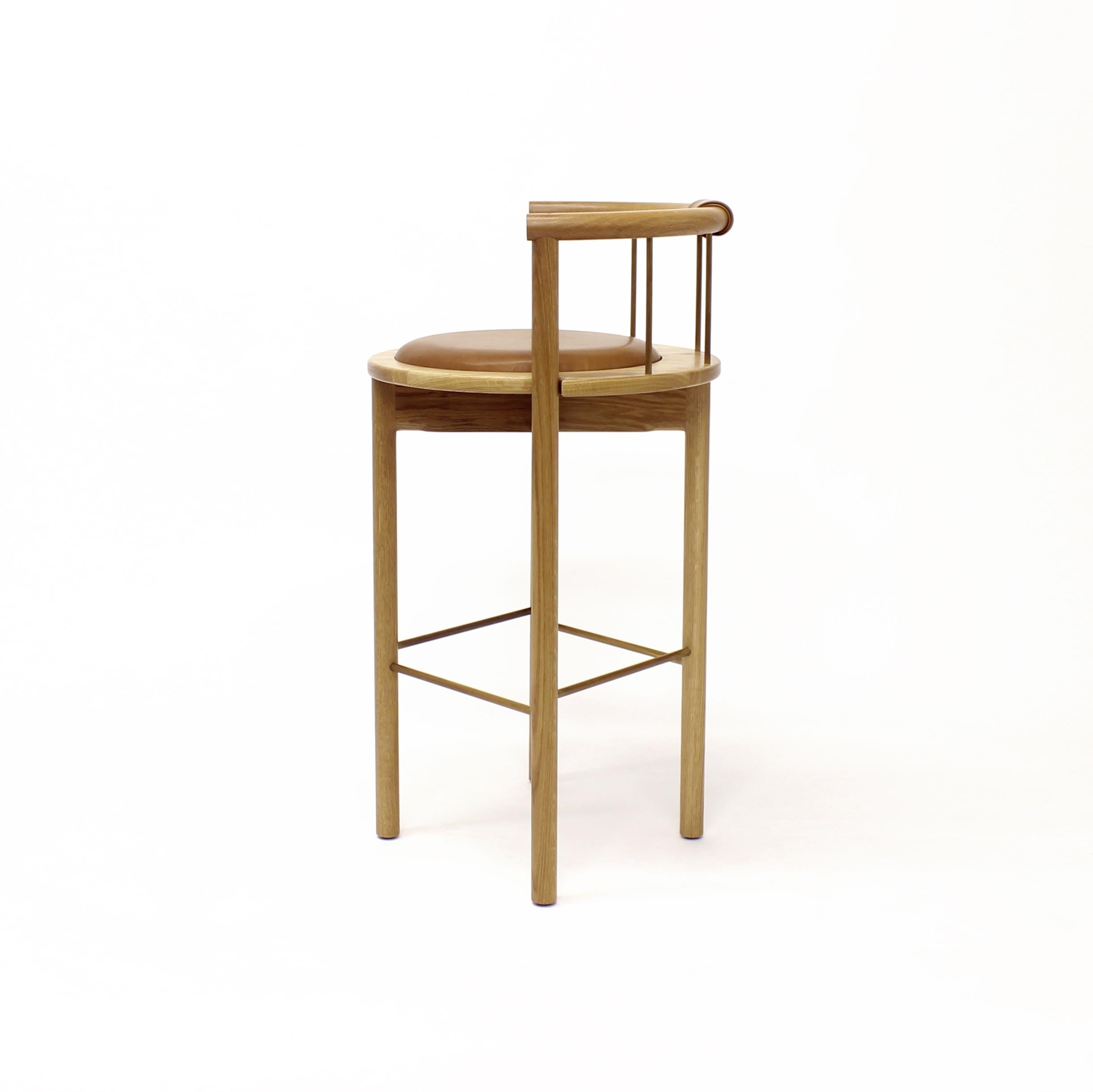 https://a.1stdibscdn.com/lloyd-modern-barrel-back-round-bar-stool-for-sale-picture-5/f_25303/f_181598221583090374329/LloydBarStoolOakCog4_master.jpeg