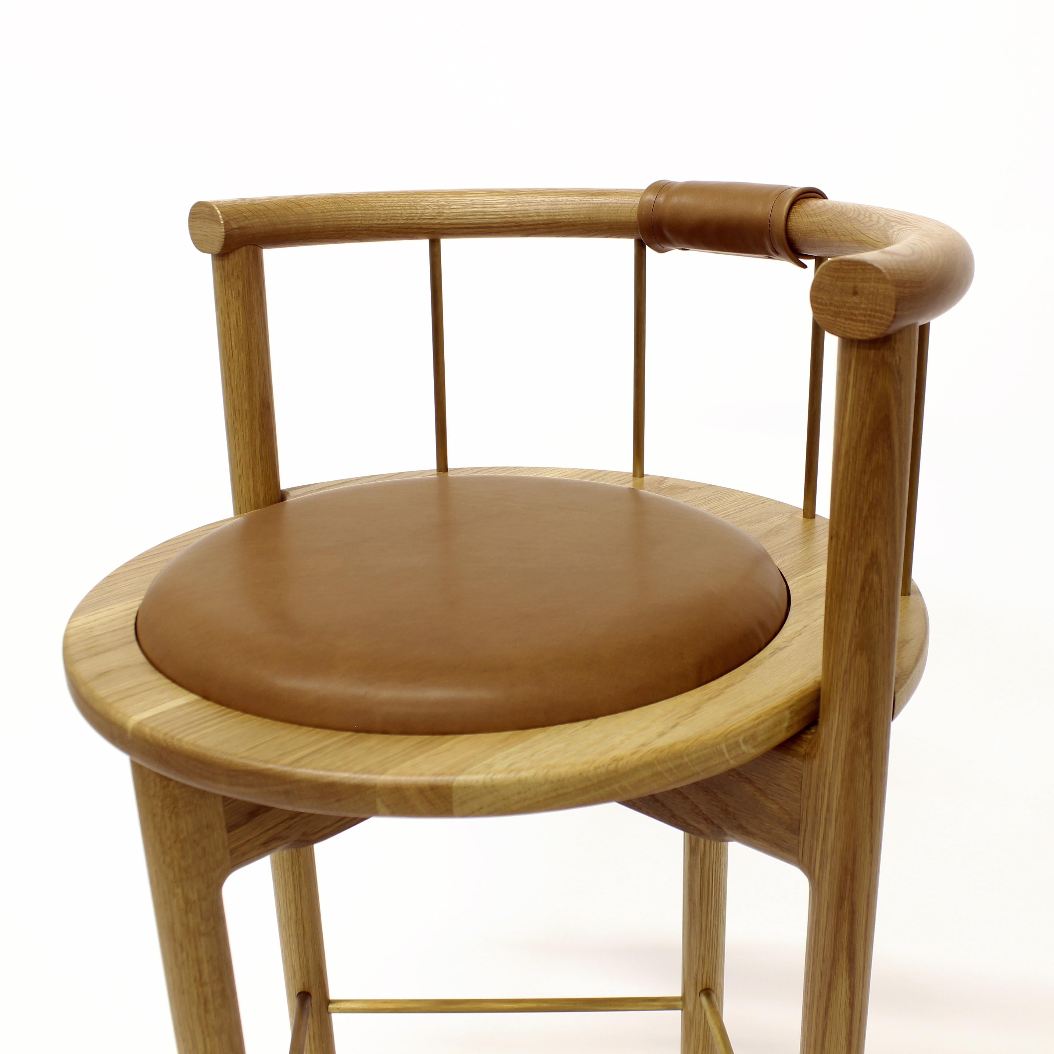 https://a.1stdibscdn.com/lloyd-modern-barrel-back-round-bar-stool-for-sale-picture-6/f_25303/f_181598221583090366975/LloydBarStoolOakCog5_master.jpeg