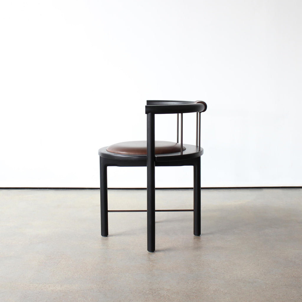 https://a.1stdibscdn.com/lloyd-vanity-and-desk-low-back-arm-chair-by-crump-and-kwash-for-sale-picture-6/f_25303/f_319010021671807842096/LloydChairBlackChocolate2_master.jpg