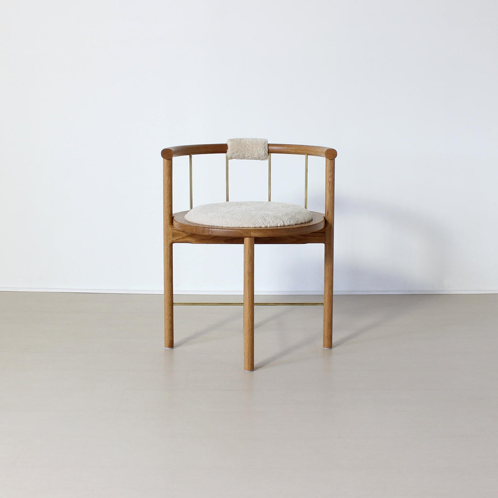 https://a.1stdibscdn.com/limited-edition-modern-lloyd-accent-chair-in-white-oak-brass-shearling-for-sale-picture-4/f_25303/f_138575211551459555918/LloydSheerOakBrass3_master.jpg