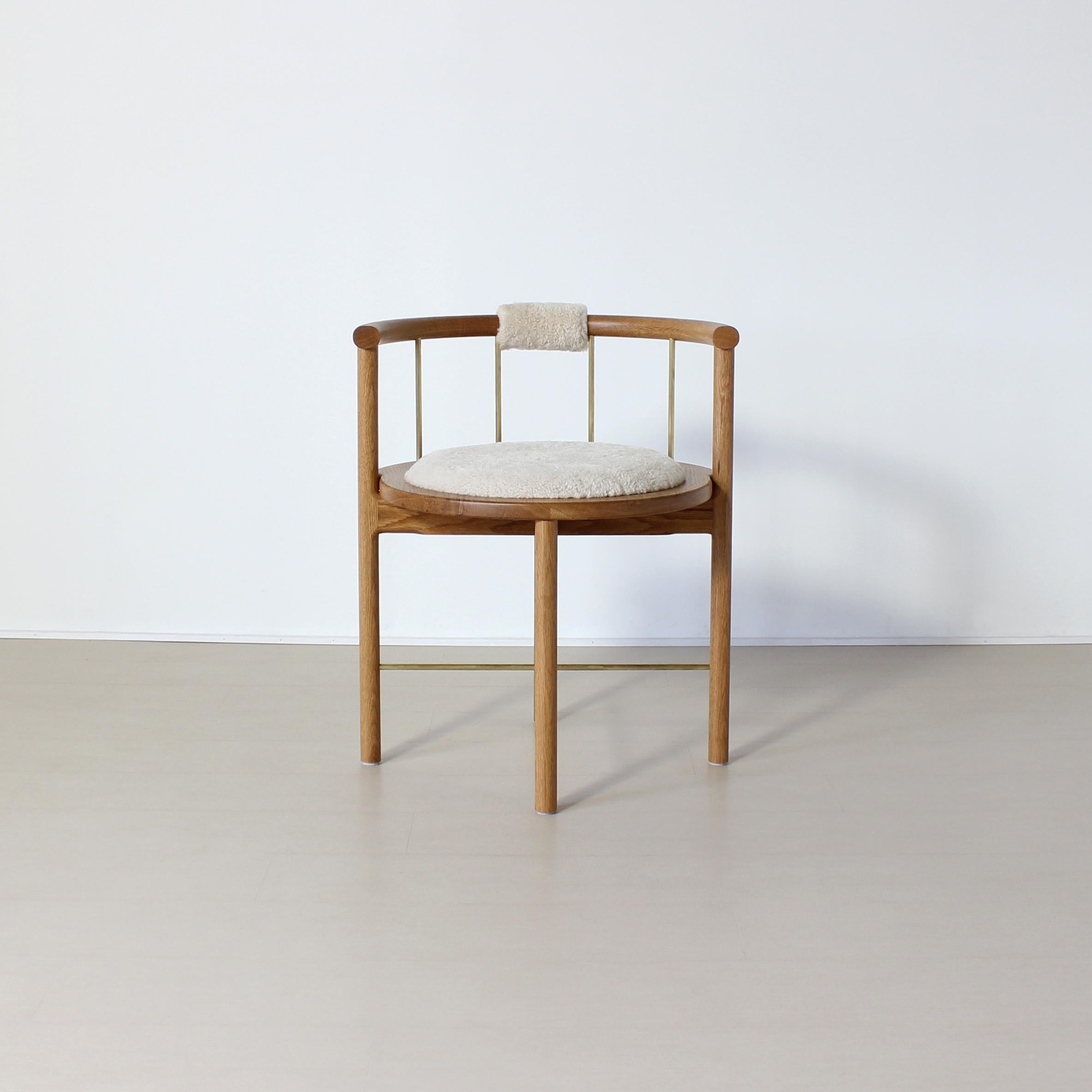 https://a.1stdibscdn.com/limited-edition-modern-lloyd-accent-chair-in-white-oak-brass-shearling-for-sale-picture-4/f_25303/f_138575211551459555918/LloydSheerOakBrass3_master.jpg