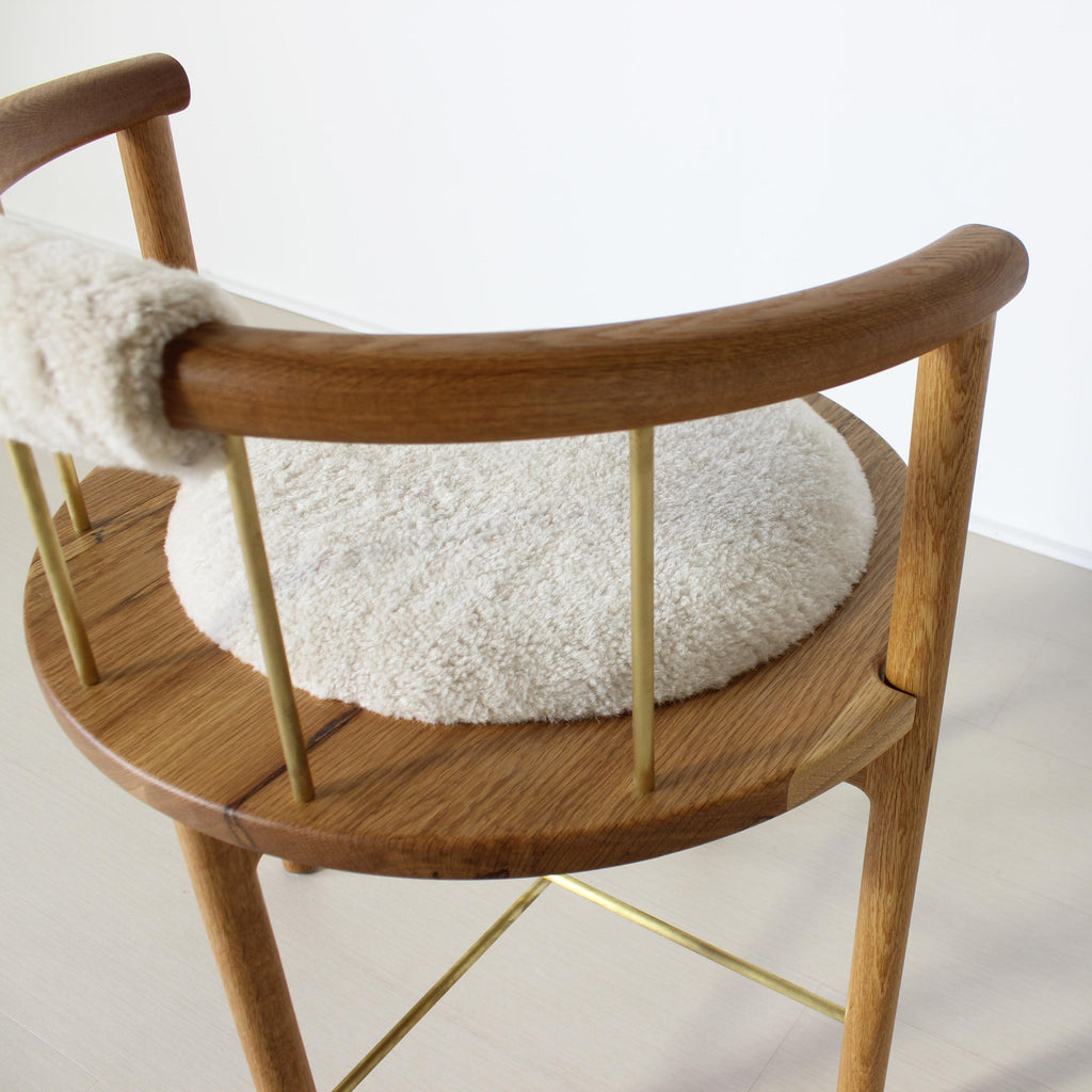 https://a.1stdibscdn.com/limited-edition-modern-lloyd-accent-chair-in-white-oak-brass-shearling-for-sale-picture-9/f_25303/f_138575211551459558271/LloydSheerOakBrass7_master.jpg