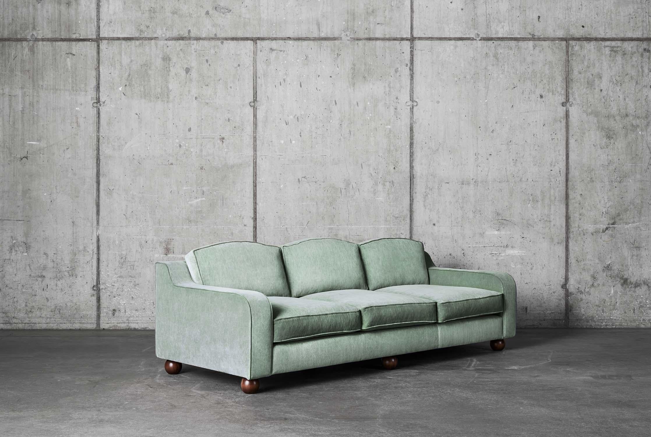 https://a.1stdibscdn.com/dd-lola-sofa-for-sale-picture-3/f_58912/f_257536521642700385221/Lola_sofa_frozen_green_4_master.jpg