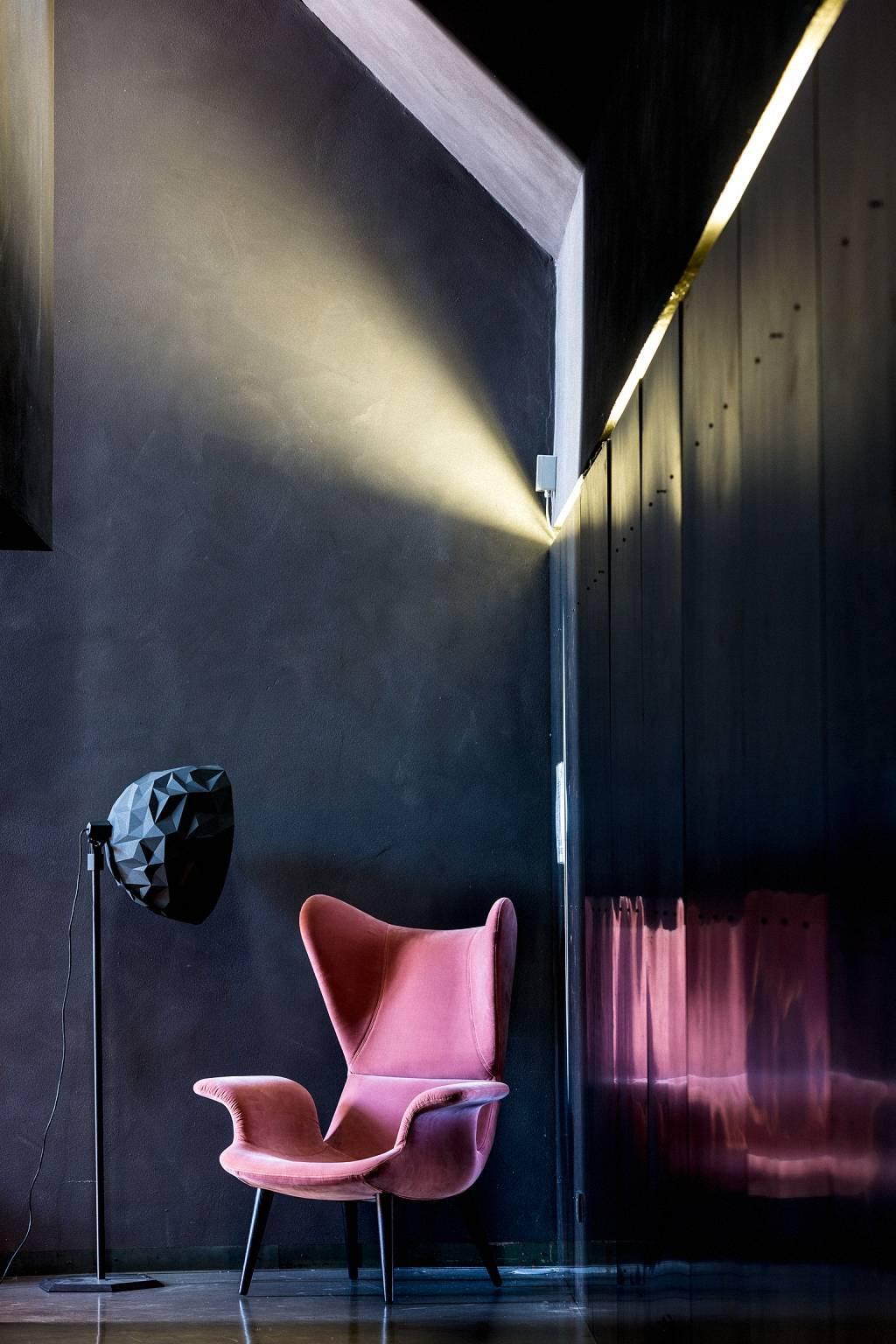 https://a.1stdibscdn.com/archivesE/upload/f_16392/f_97320831517504647300/Longwave_High_back_Armchair_Moroso_Diesel_13_master.jpg
