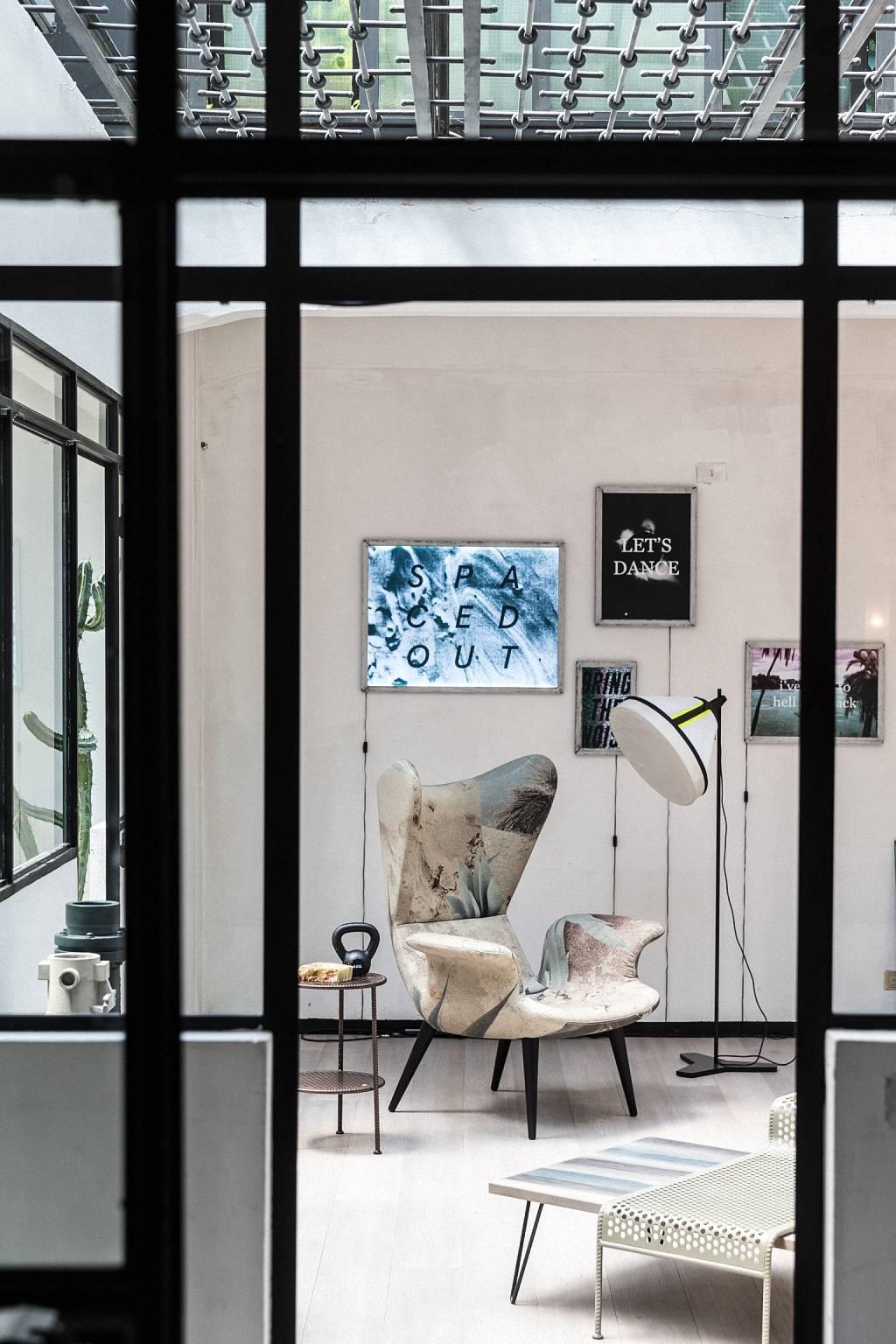 https://a.1stdibscdn.com/archivesE/upload/f_16392/f_97320831517505337103/Longwave_High_back_Armchair_Moroso_Diesel_17_master.jpg