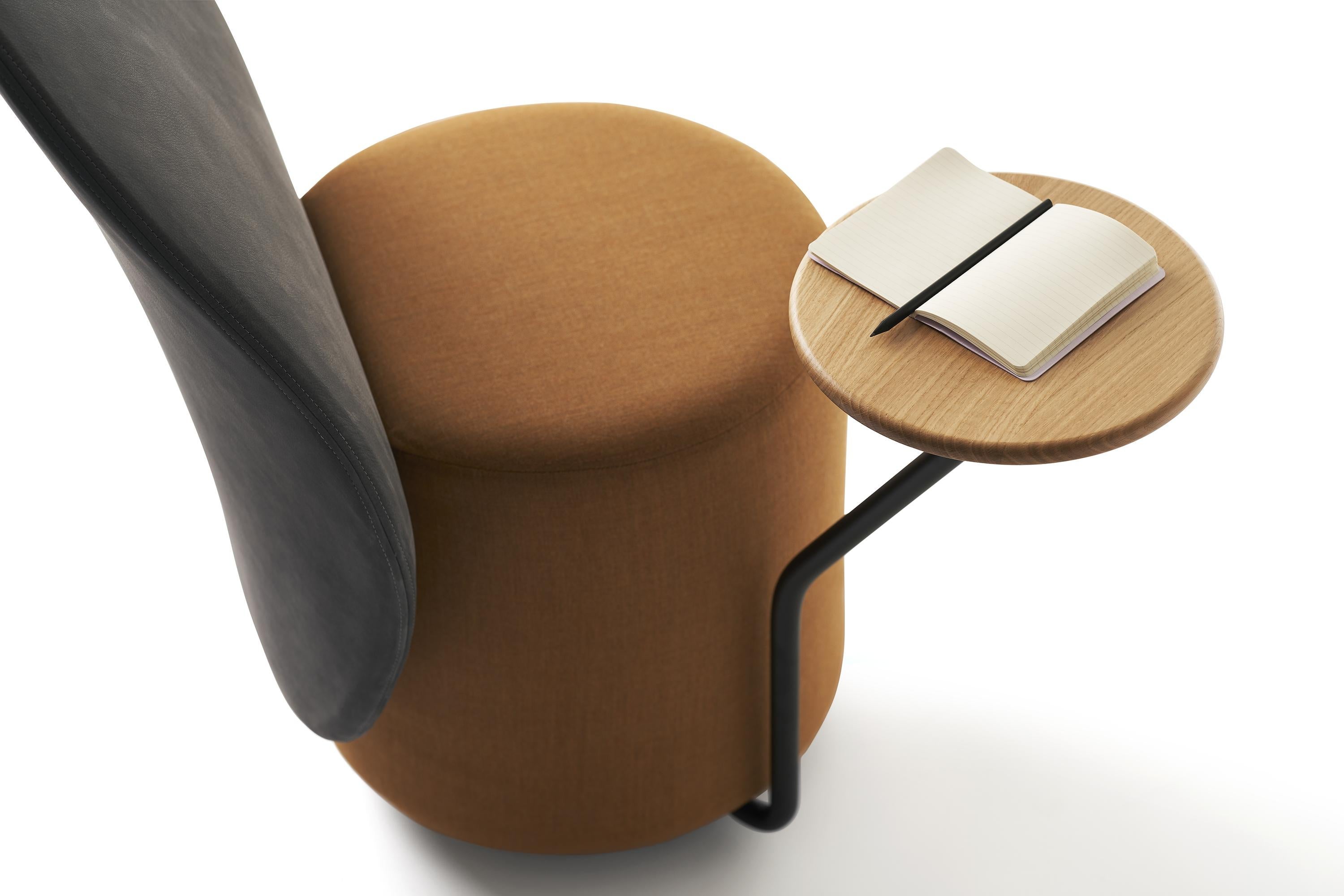 https://a.1stdibscdn.com/loomi-armchair-with-black-coffee-table-in-cream-black-upholshtery-lapo-ciatti-for-sale-picture-2/22569652/f_238514621621506901248/Loomi_table_6_1__master.jpg
