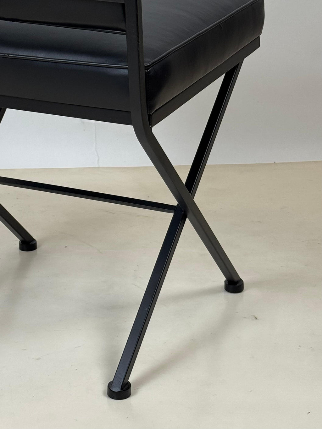 https://a.1stdibscdn.com/camargue-chair-by-design-freres-in-com-for-sale-picture-9/f_8184/f_462121121754873622835/Los_Feliz_Chair_9_master.jpg