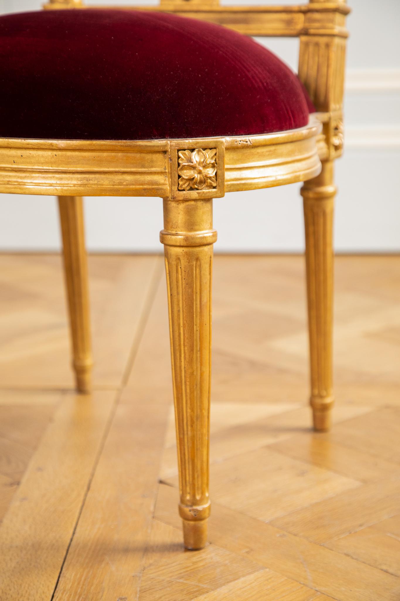 https://a.1stdibscdn.com/louis-xvi-gilded-lyre-chairs-with-deep-red-velvet-inspired-by-jacob-for-sale-picture-10/f_23353/f_299536821660301275363/Louis_XVI_gilded_Lyre_Chairs_Red_velvet_567_master.jpg