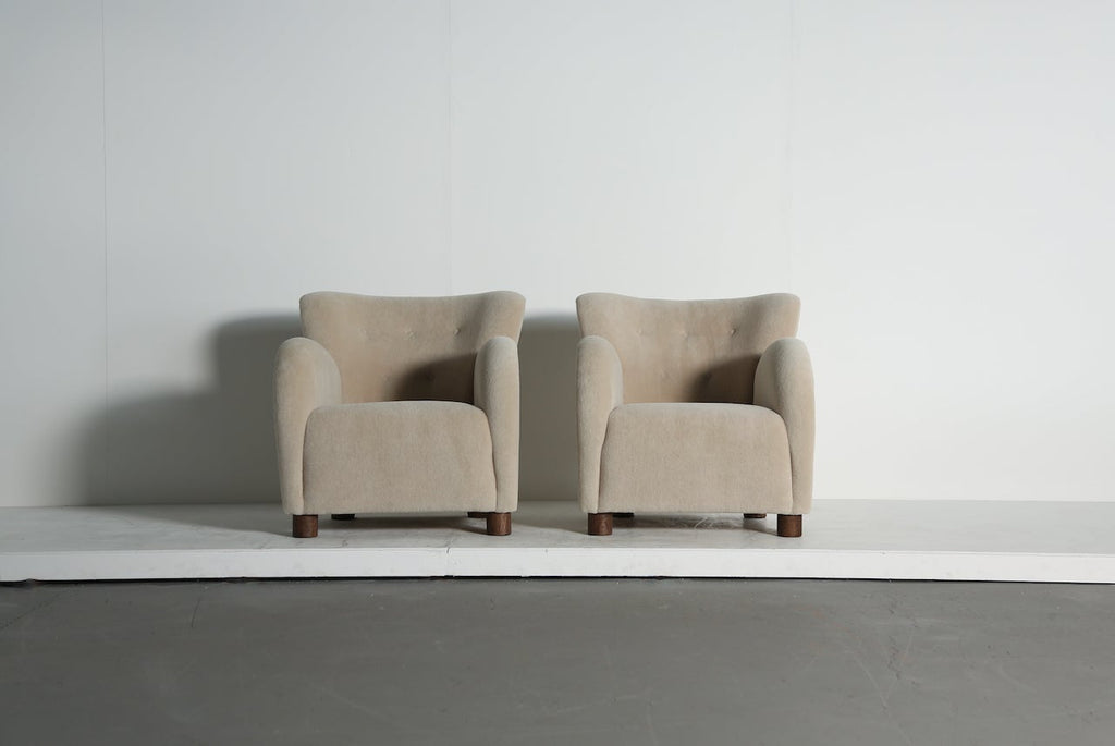 https://a.1stdibscdn.com/superb-pair-of-lounge-chairs-newly-upholstered-in-pure-alpaca-for-sale/f_22593/f_380423621757599618826/Lounge_Chairs_Blue_Stone_Alpaca_8_25_1_org.jpeg