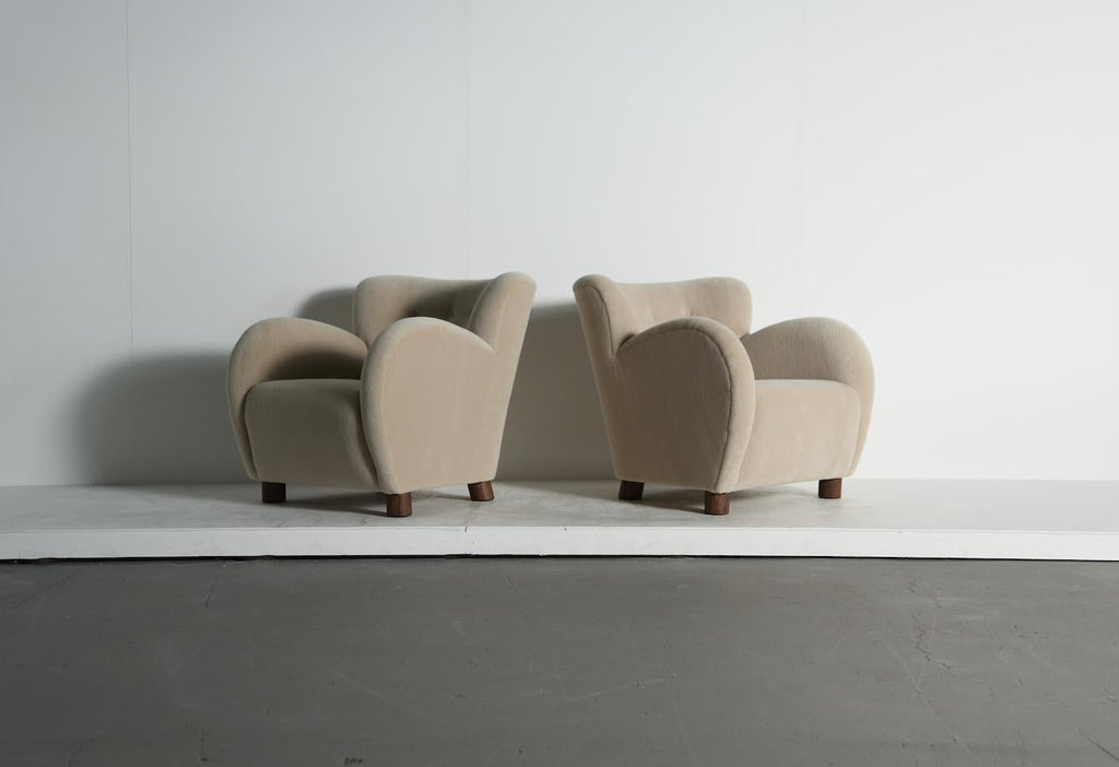 https://a.1stdibscdn.com/superb-pair-of-lounge-chairs-newly-upholstered-in-pure-alpaca-for-sale-picture-3/f_22593/f_380423621757599638919/Lounge_Chairs_Blue_Stone_Alpaca_8_25_2_master.jpeg