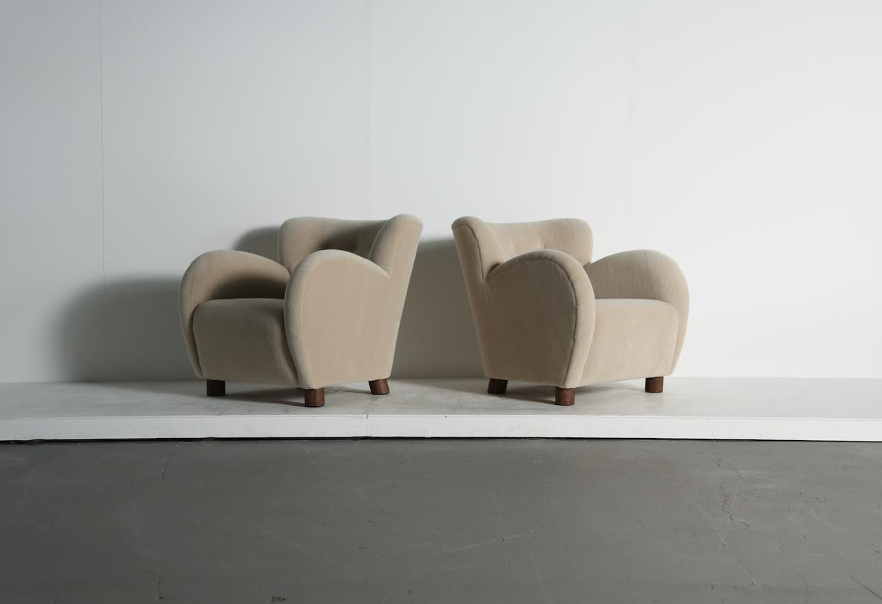 https://a.1stdibscdn.com/superb-pair-of-lounge-chairs-newly-upholstered-in-pure-alpaca-for-sale-picture-3/f_22593/f_380423621757599638919/Lounge_Chairs_Blue_Stone_Alpaca_8_25_2_master.jpeg