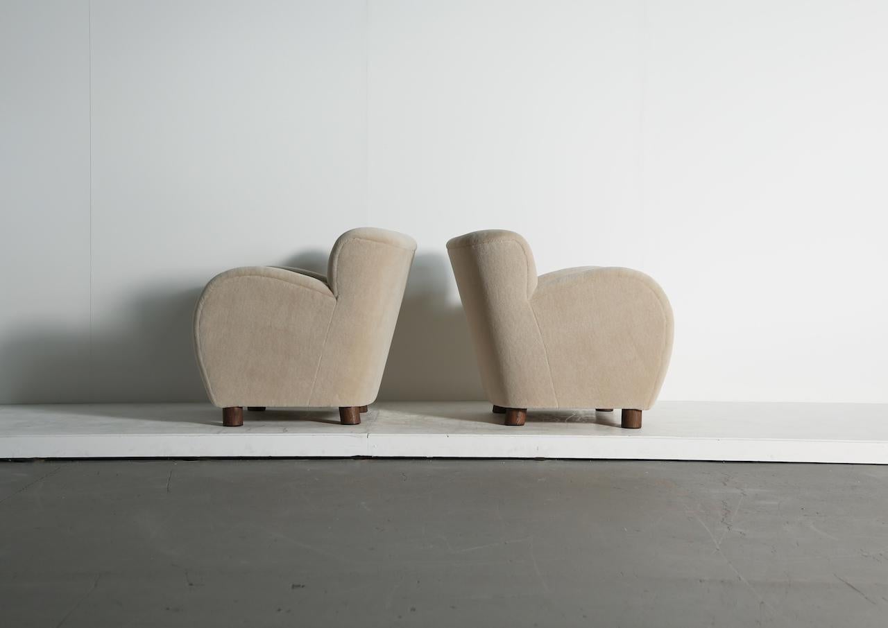 https://a.1stdibscdn.com/superb-pair-of-lounge-chairs-newly-upholstered-in-pure-alpaca-for-sale-picture-7/f_22593/f_380423621757599692566/Lounge_Chairs_Blue_Stone_Alpaca_8_25_3_master.jpeg
