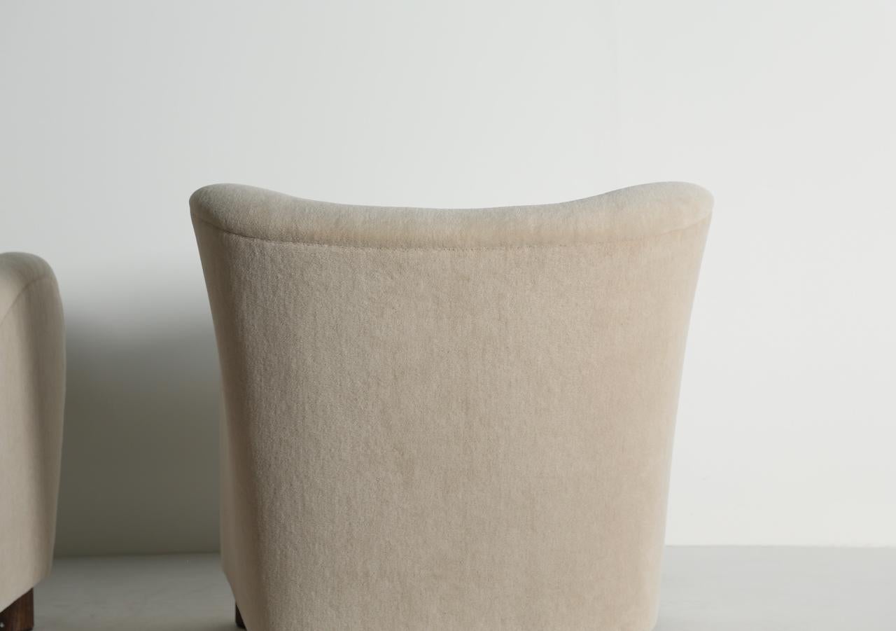 https://a.1stdibscdn.com/superb-pair-of-lounge-chairs-newly-upholstered-in-pure-alpaca-for-sale-picture-8/f_22593/f_380423621757599693053/Lounge_Chairs_Blue_Stone_Alpaca_8_25_7_master.jpeg