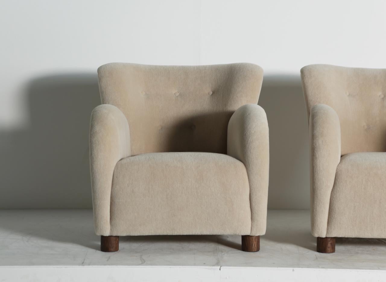 https://a.1stdibscdn.com/superb-pair-of-lounge-chairs-newly-upholstered-in-pure-alpaca-for-sale-picture-6/f_22593/f_380423621757599679020/Lounge_Chairs_Blue_Stone_Alpaca_8_25_master.jpeg