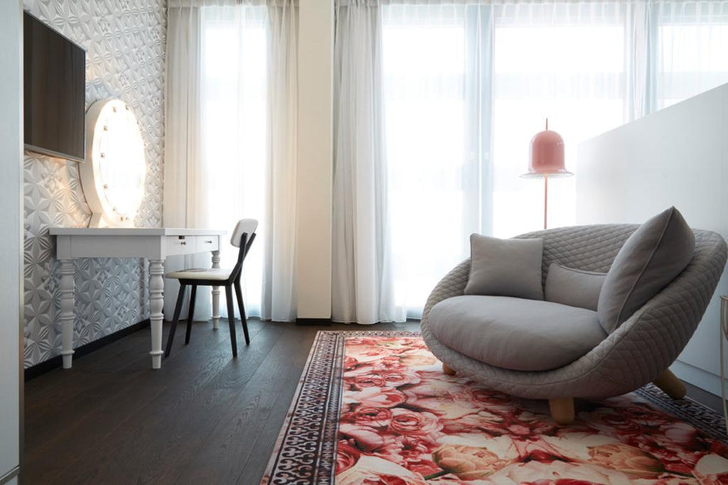 https://a.1stdibscdn.com/moooi-love-sofa-in-the-menagerie-of-extinct-animals-upholstery-white-wash-legs-for-sale-picture-4/22569652/f_271084521643350580416/Love_Sofa_2_master.jpg