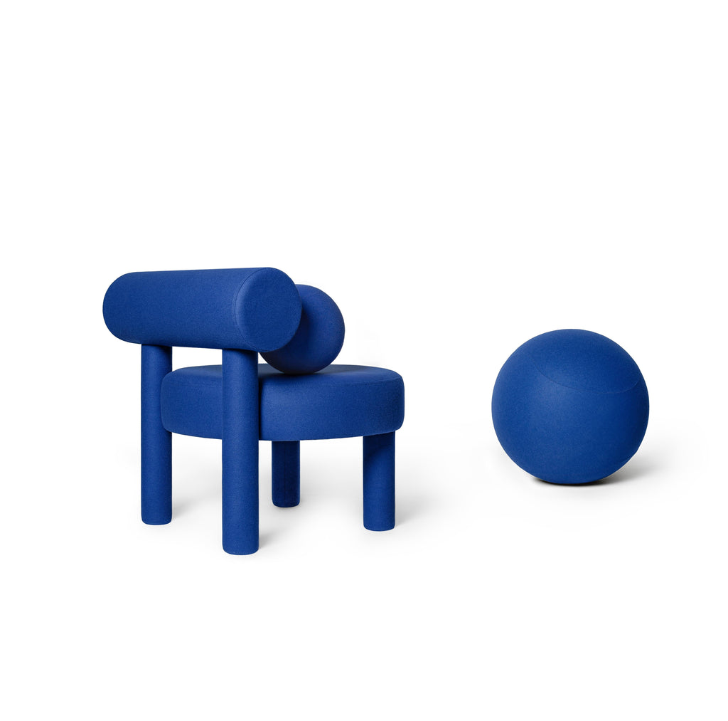 https://a.1stdibscdn.com/modern-low-chair-armchair-gropius-cs1-by-noom-for-sale-picture-10/f_42321/f_178148621585239310474/Low_Chair_Gropius_CS1_5_min_master.jpg
