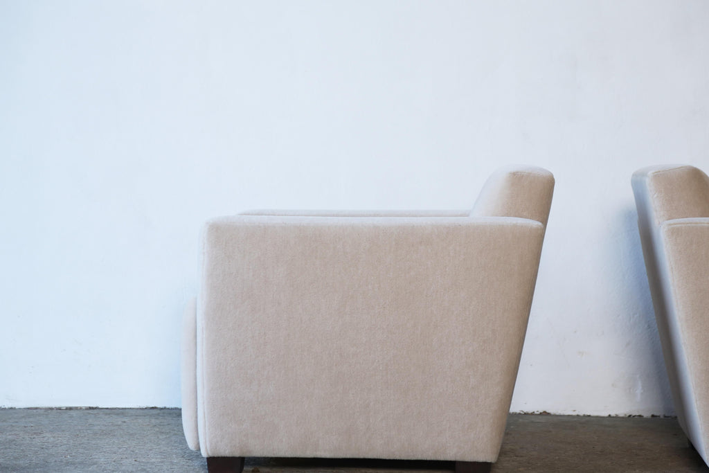 https://a.1stdibscdn.com/a-pair-of-angular-armchairs-upholstered-in-pure-alpaca-for-sale-picture-9/f_22593/f_489582321771944394900/Low_Cube_Club_Ivory_M_12_23_5_master.jpg