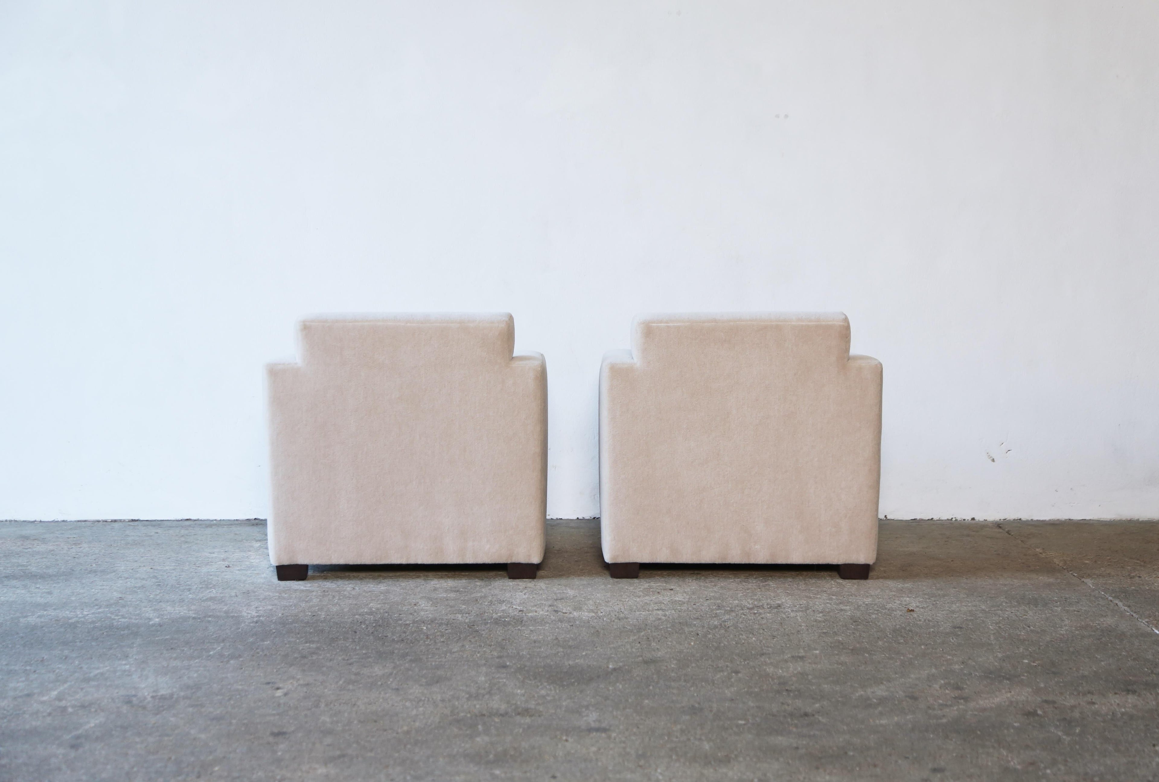 https://a.1stdibscdn.com/a-pair-of-angular-armchairs-upholstered-in-pure-alpaca-for-sale-picture-7/f_22593/f_489582321771944393386/Low_Cube_Club_Ivory_M_12_23_8_master.jpg