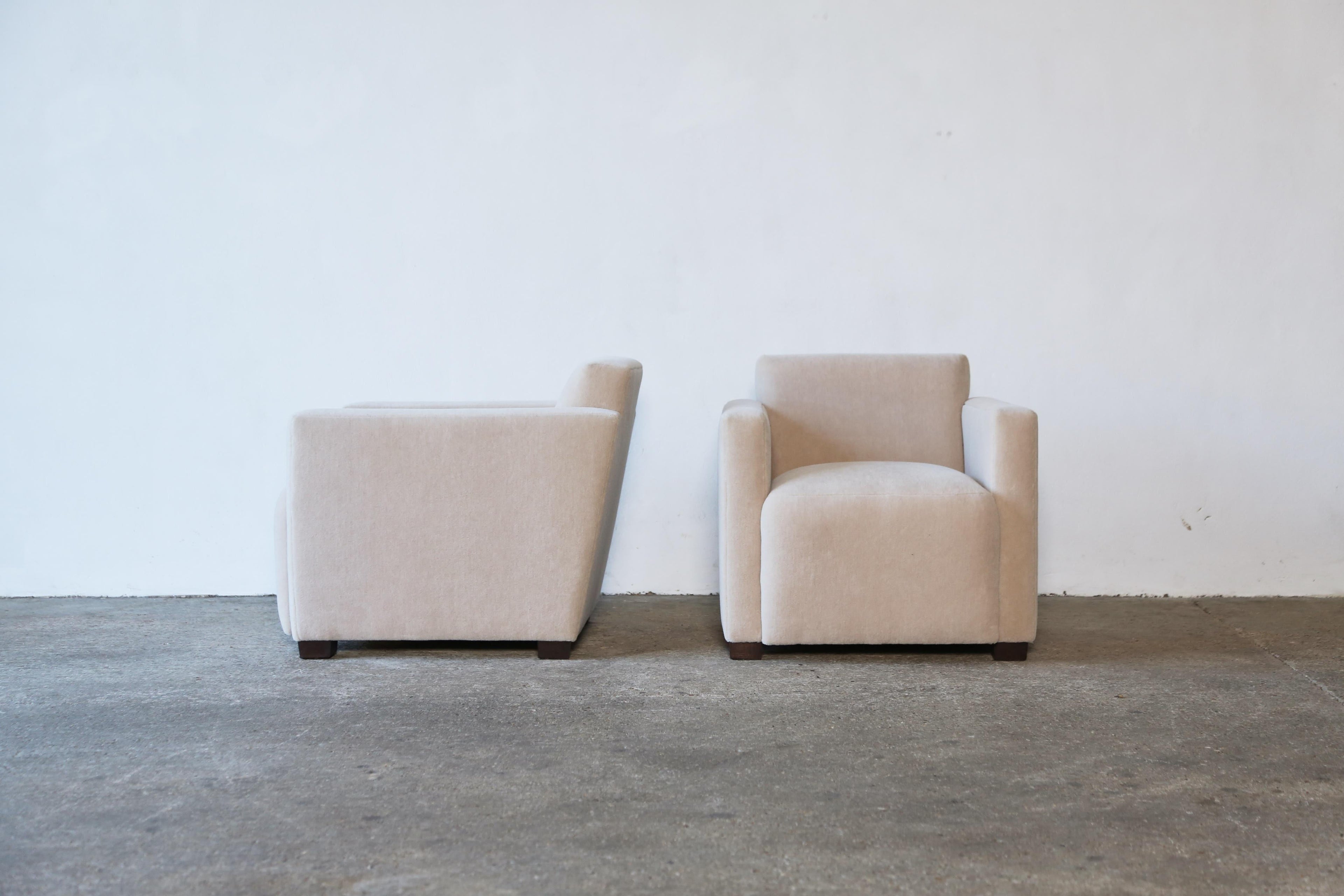 https://a.1stdibscdn.com/a-pair-of-angular-armchairs-upholstered-in-pure-alpaca-for-sale-picture-6/f_22593/f_489582321771944392786/Low_Cube_Club_Ivory_M_12_23_9_master.jpg