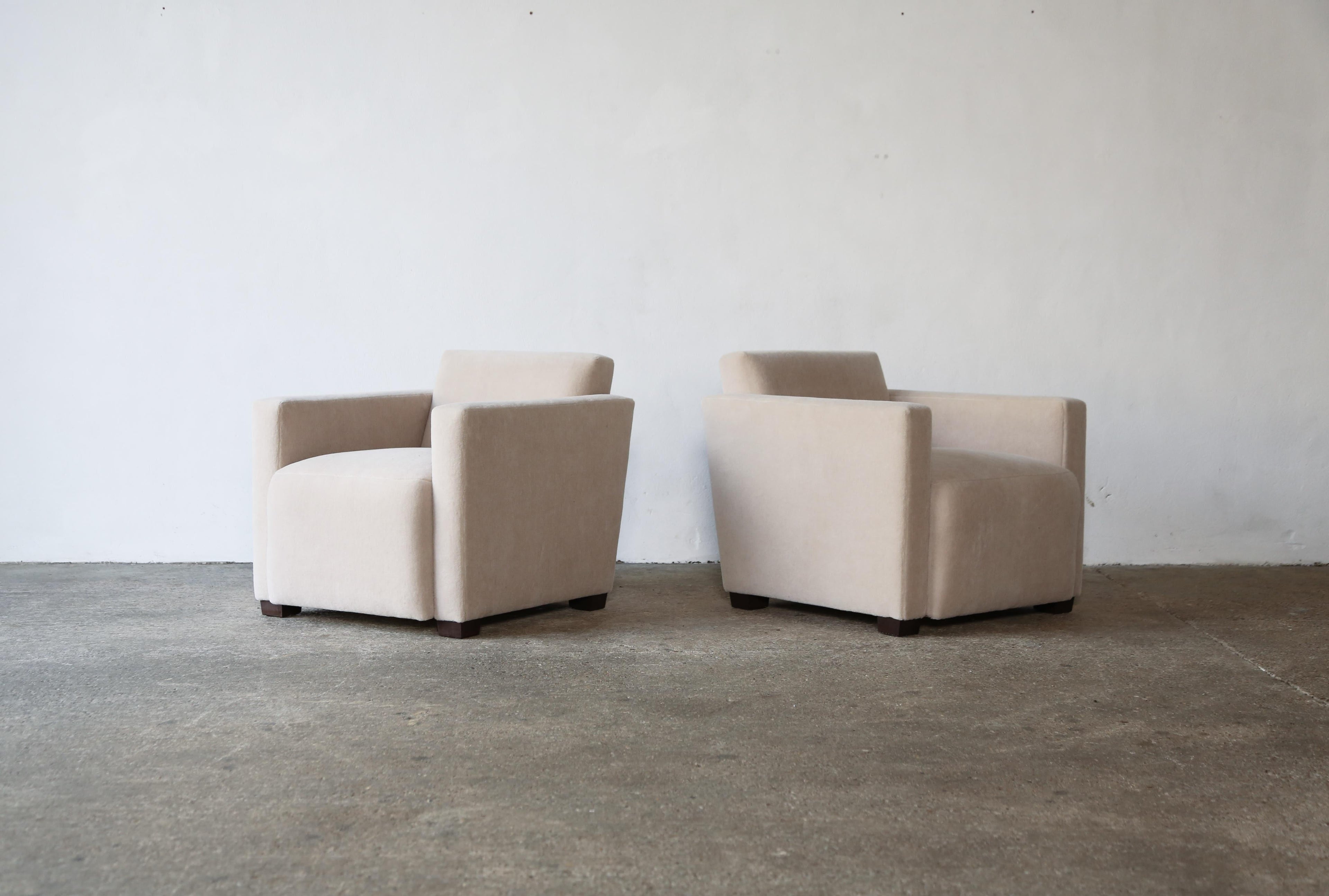https://a.1stdibscdn.com/a-pair-of-angular-armchairs-upholstered-in-pure-alpaca-for-sale-picture-2/f_22593/f_489582321771944390044/Low_Cube_Club_Ivory_M_12_23_master.jpg