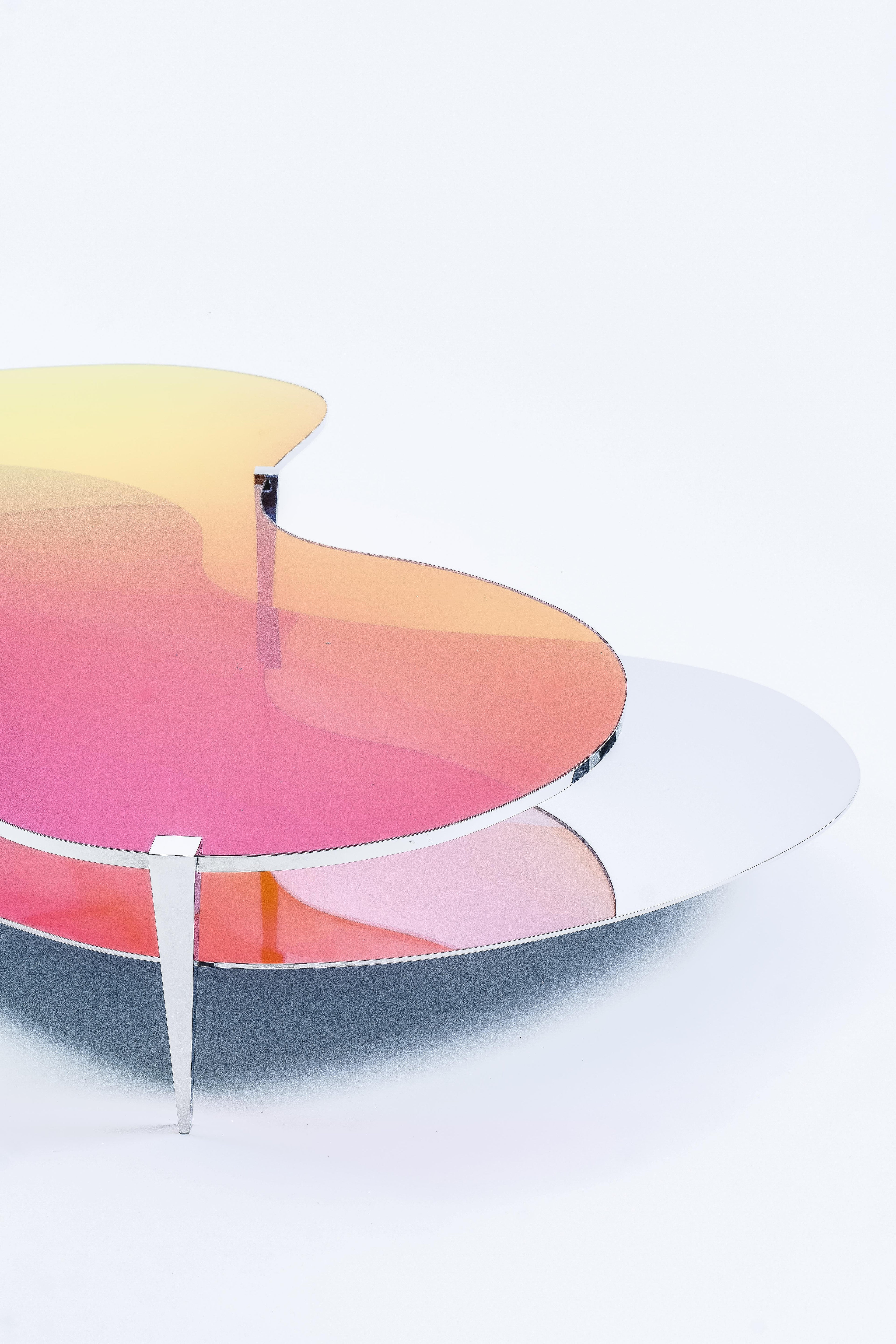 https://a.1stdibscdn.com/two-tier-sculptural-dichroic-glass-coffee-table-by-oda-lik-studio-for-sale-picture-3/f_12192/f_492615421773750203864/Low_Table_LT01_02_master.jpg
