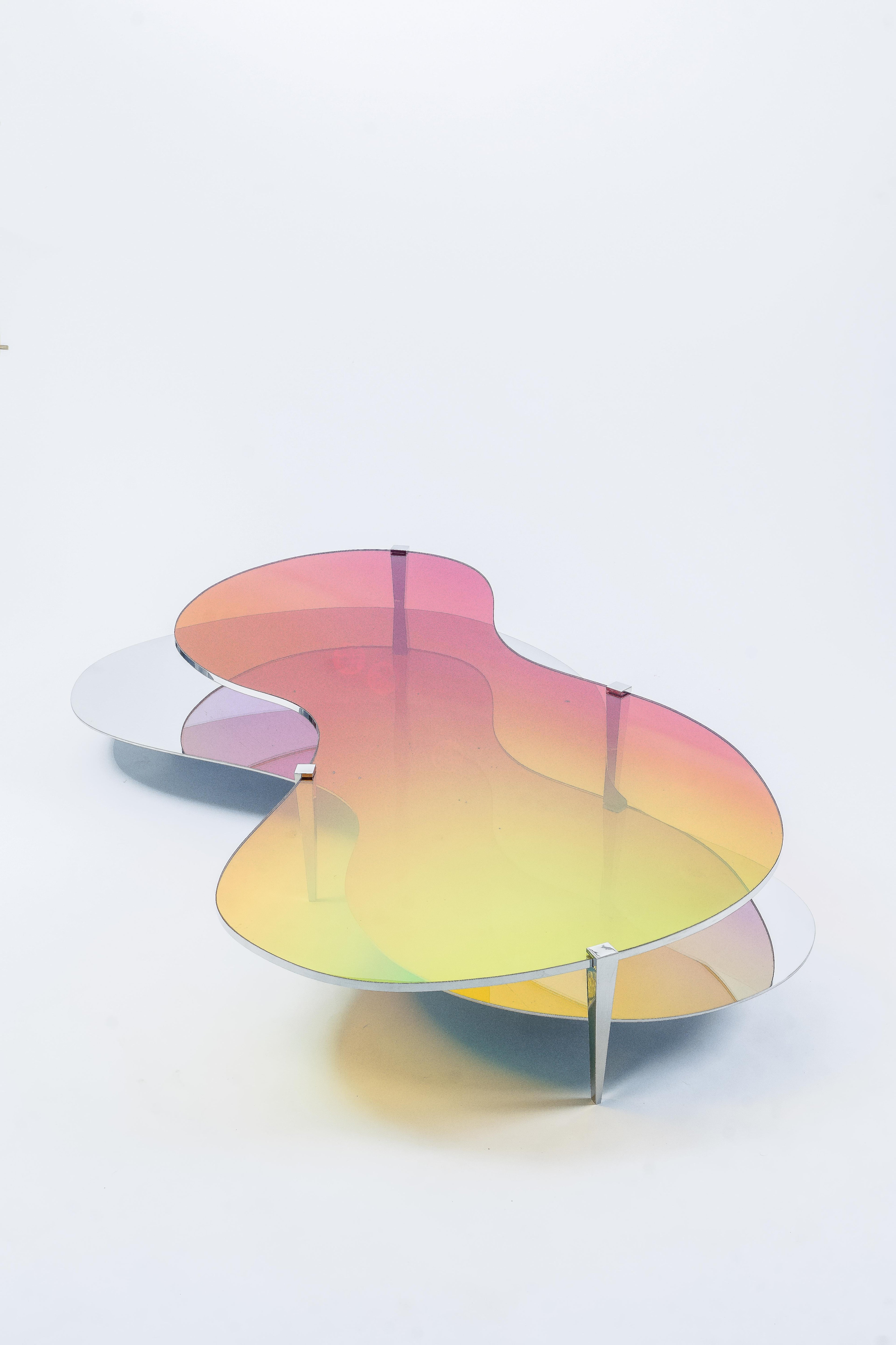 https://a.1stdibscdn.com/two-tier-sculptural-dichroic-glass-coffee-table-by-oda-lik-studio-for-sale-picture-10/f_12192/f_492615421773750207478/Low_Table_LT01_12_master.jpg