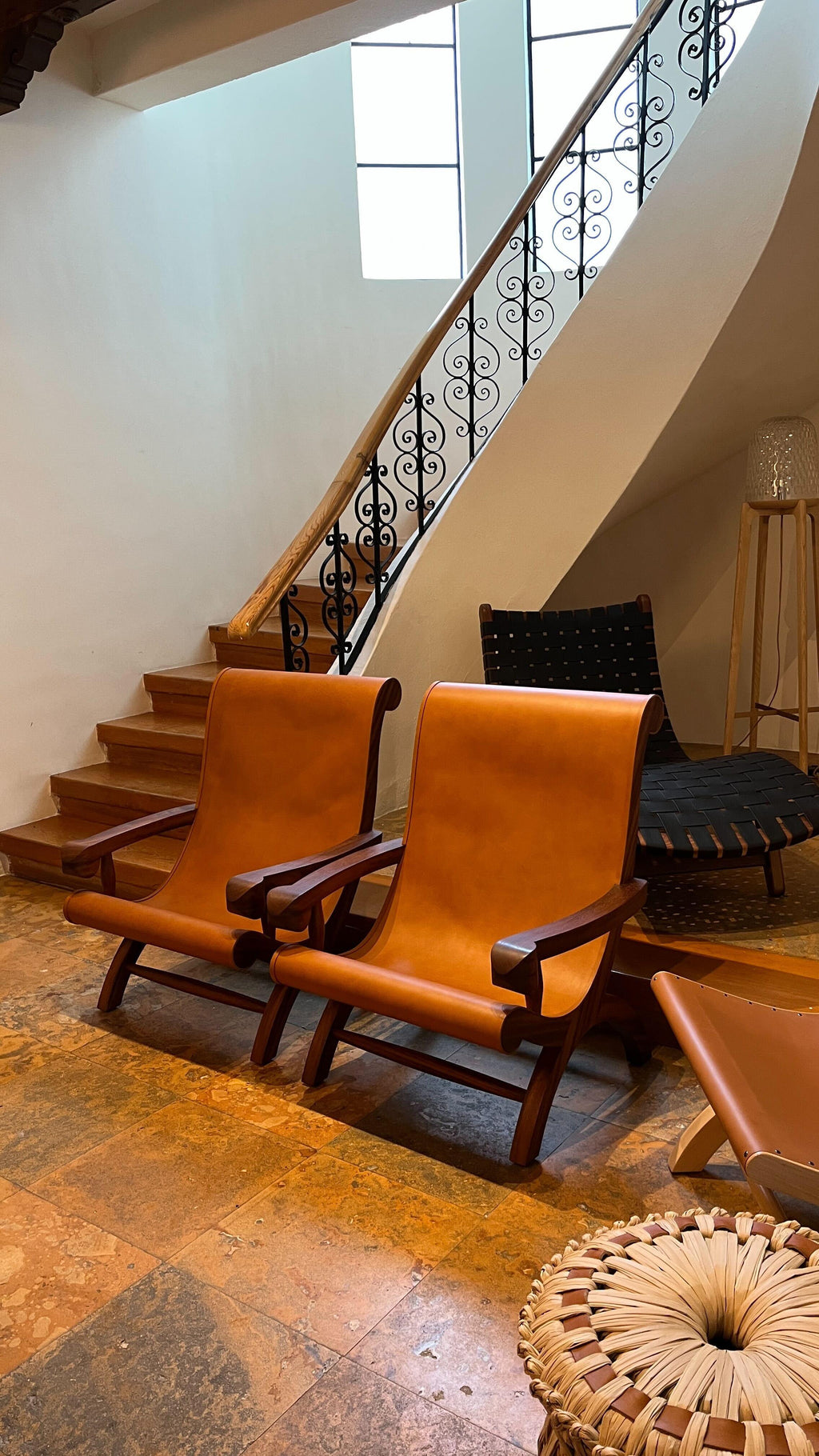 https://a.1stdibscdn.com/butaque-armchair-licensed-reedition-tropical-hardwood-tan-leather-in-stock-for-sale-picture-11/f_34063/f_483881321768836729005/Luteca_Butaque_Armchair_CDMX_master.jpg