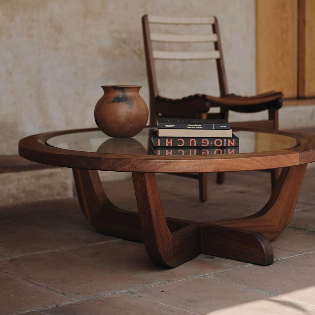 https://a.1stdibscdn.com/clara-porset-modernist-cp3-solid-walnut-and-glass-coffee-table-by-luteca-for-sale-picture-13/f_34063/f_135740321766177330470/Luteca_CP3_Coffee_Table_Walnut_Glass_L1_master.jpg