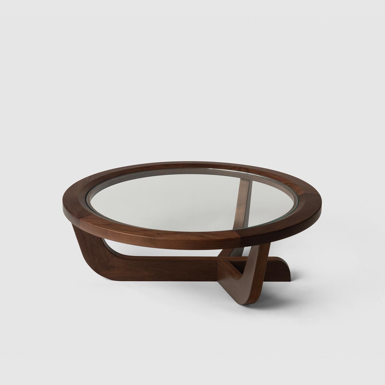 https://a.1stdibscdn.com/clara-porset-modernist-cp3-solid-walnut-and-glass-coffee-table-by-luteca-for-sale-picture-5/f_34063/f_135740321766177355857/Luteca_CP3_Coffee_Table_Walnut_Glass_W5_master.jpg