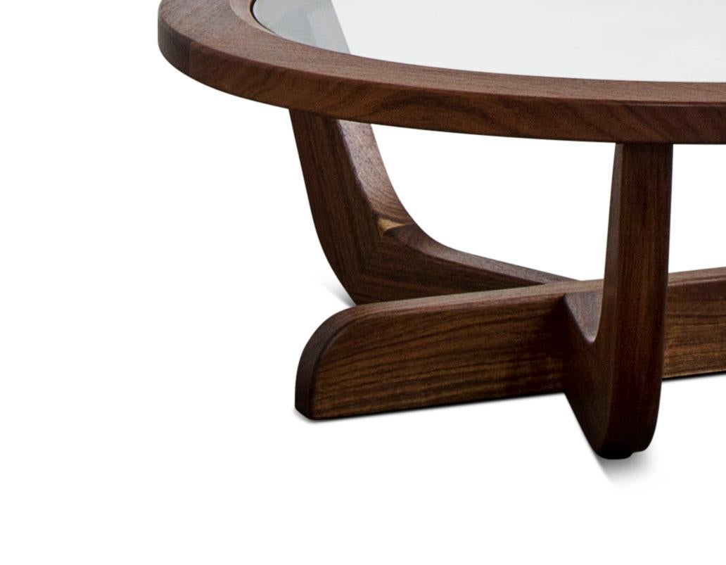 https://a.1stdibscdn.com/clara-porset-modernist-cp003-solid-walnut-and-glass-coffee-table-by-luteca-for-sale-picture-2/f_34063/f_135740321625129455997/Luteca_CP_CP3_Coffee_Table_Walnut_Glass_FP_master.jpg