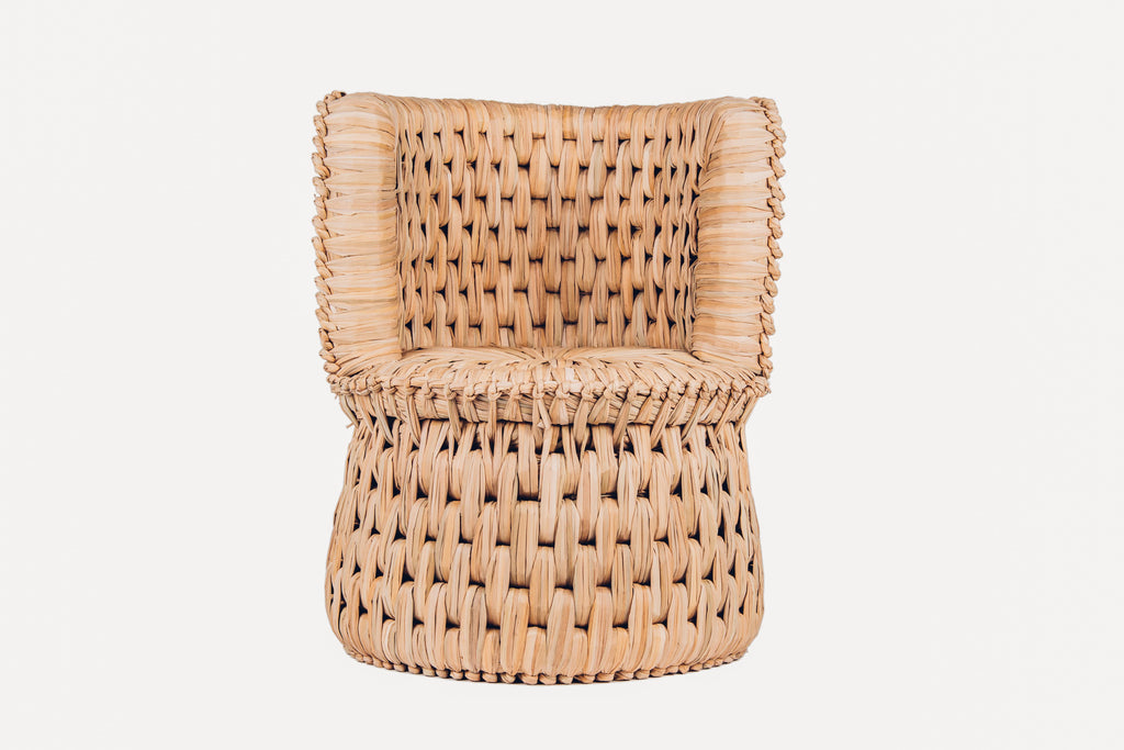 https://a.1stdibscdn.com/handwoven-tule-seagrass-natural-fiber-lounge-chair-by-luteca-made-in-mexico-for-sale-picture-2/f_34063/f_484097421768916059287/Luteca_Txt_03_Front_master.jpg