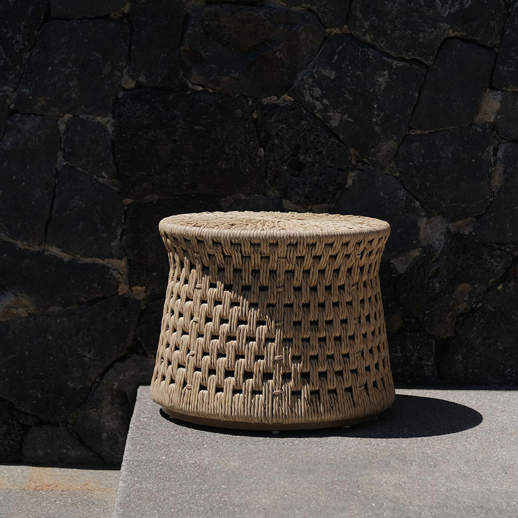 https://a.1stdibscdn.com/outdoor-woven-resin-small-stool-by-luteca-for-sale-picture-2/f_34063/f_467691821758628103457/Luteca_Woven_Resin_Small_Stool_2_master.jpg