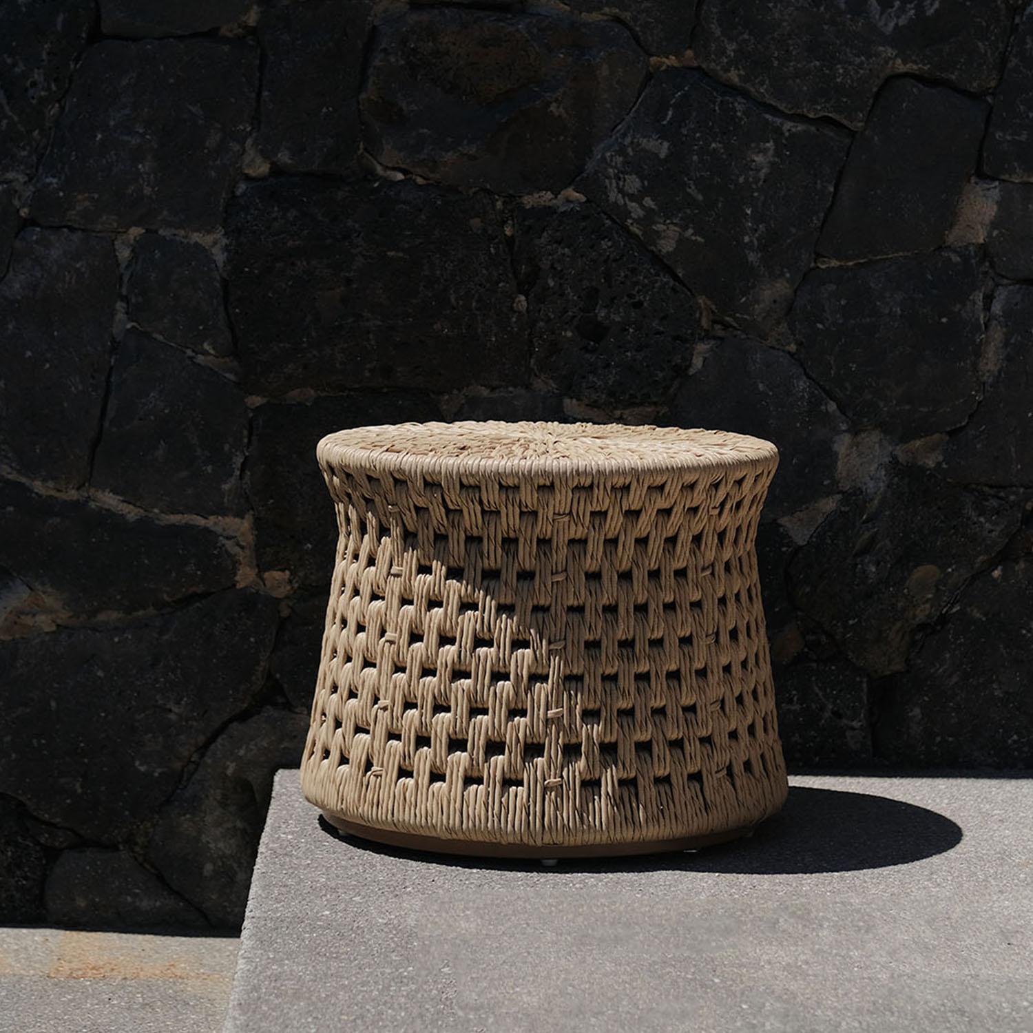 https://a.1stdibscdn.com/outdoor-woven-resin-small-stool-by-luteca-for-sale-picture-2/f_34063/f_467691821758628103457/Luteca_Woven_Resin_Small_Stool_2_master.jpg
