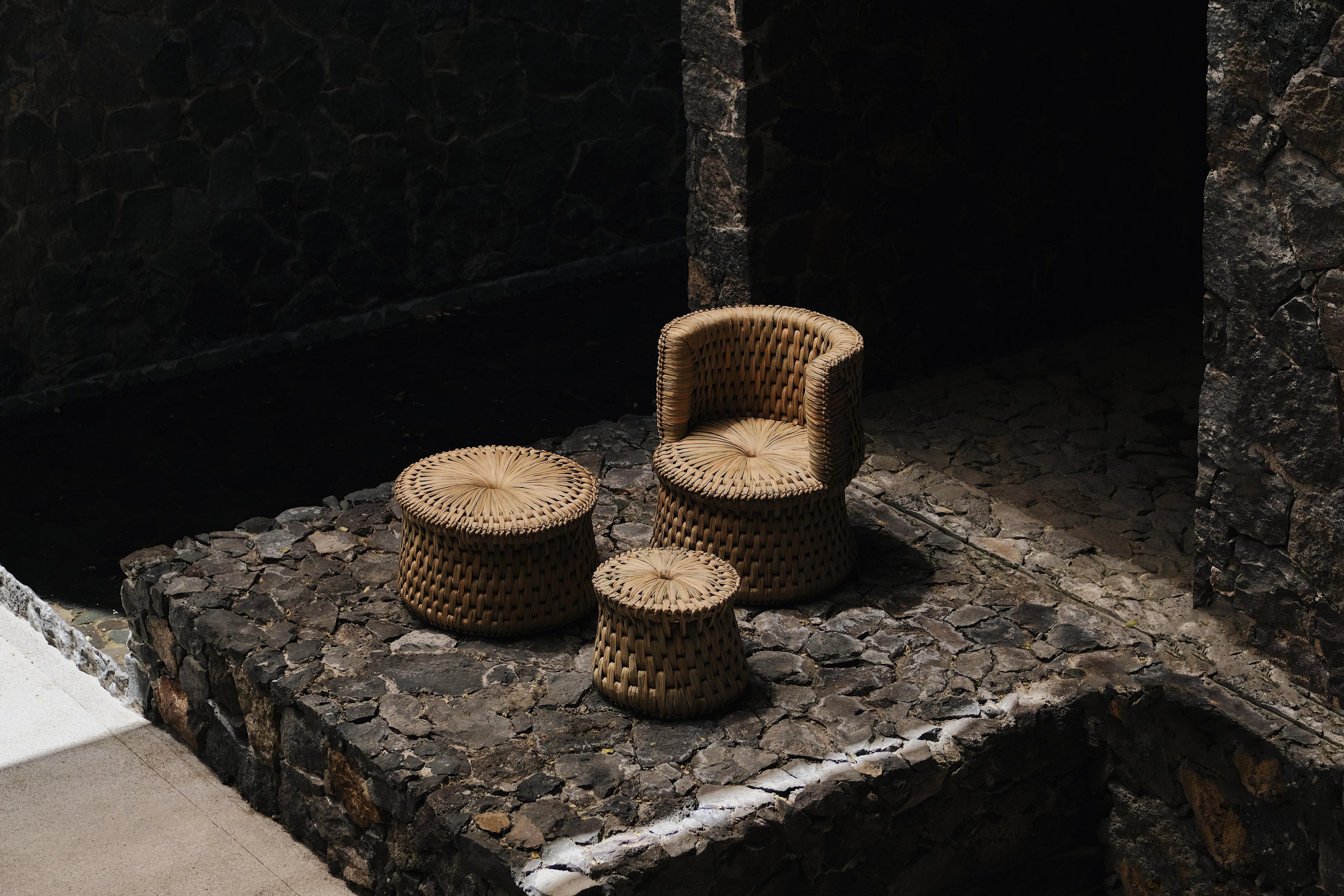 https://a.1stdibscdn.com/handwoven-tule-seagrass-natural-fiber-lounge-chair-by-luteca-made-in-mexico-for-sale-picture-6/f_34063/f_484097421768916062881/Luteca_Woven_Tule_Collection_2_master.jpg