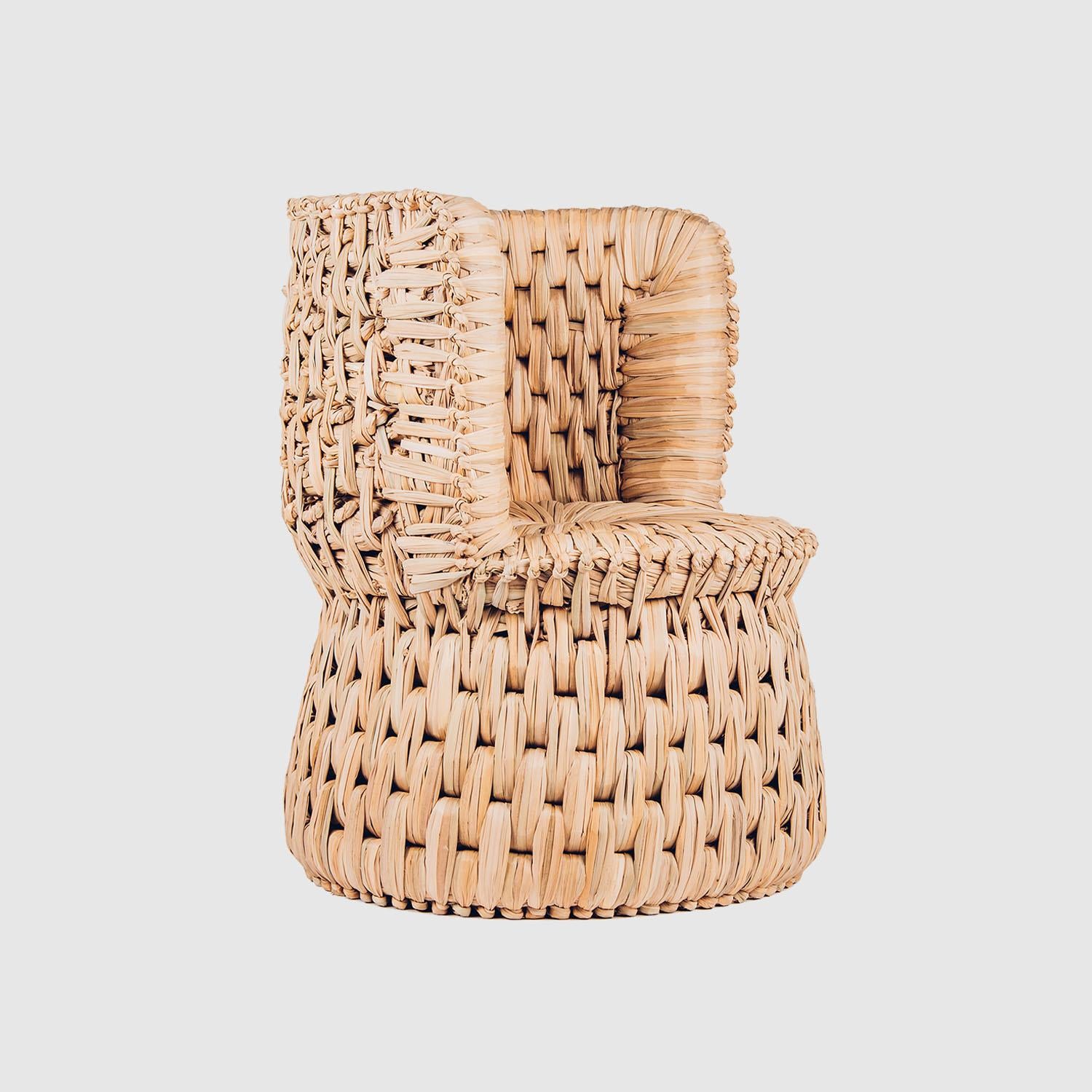 https://a.1stdibscdn.com/handwoven-tule-seagrass-natural-fiber-lounge-chair-by-luteca-made-in-mexico-for-sale-picture-3/f_34063/f_484097421768916138468/Luteca_Woven_Tule_Lounge_Chair_W2_master.jpg