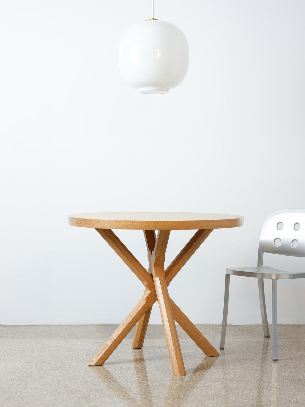 https://a.1stdibscdn.com/bond-cafe-table-solid-oak-dining-table-by-lynnea-jean-for-sale-picture-2/f_81152/f_359453321708365155408/LynneaJean_Bond_Cafe_Table_2_master.jpg