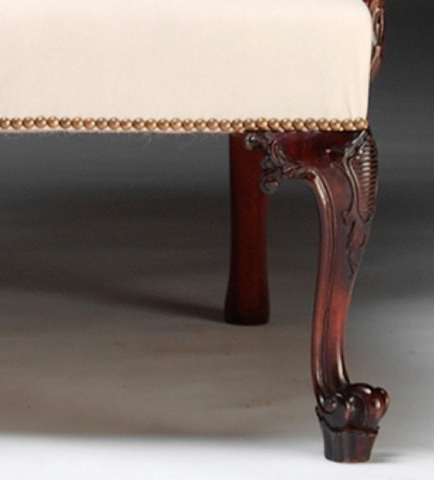 https://a.1stdibscdn.com/chippendale-gainsborough-chair-for-sale-picture-7/f_17242/f_476112221763541350698/M028_close_up6_master.jpg