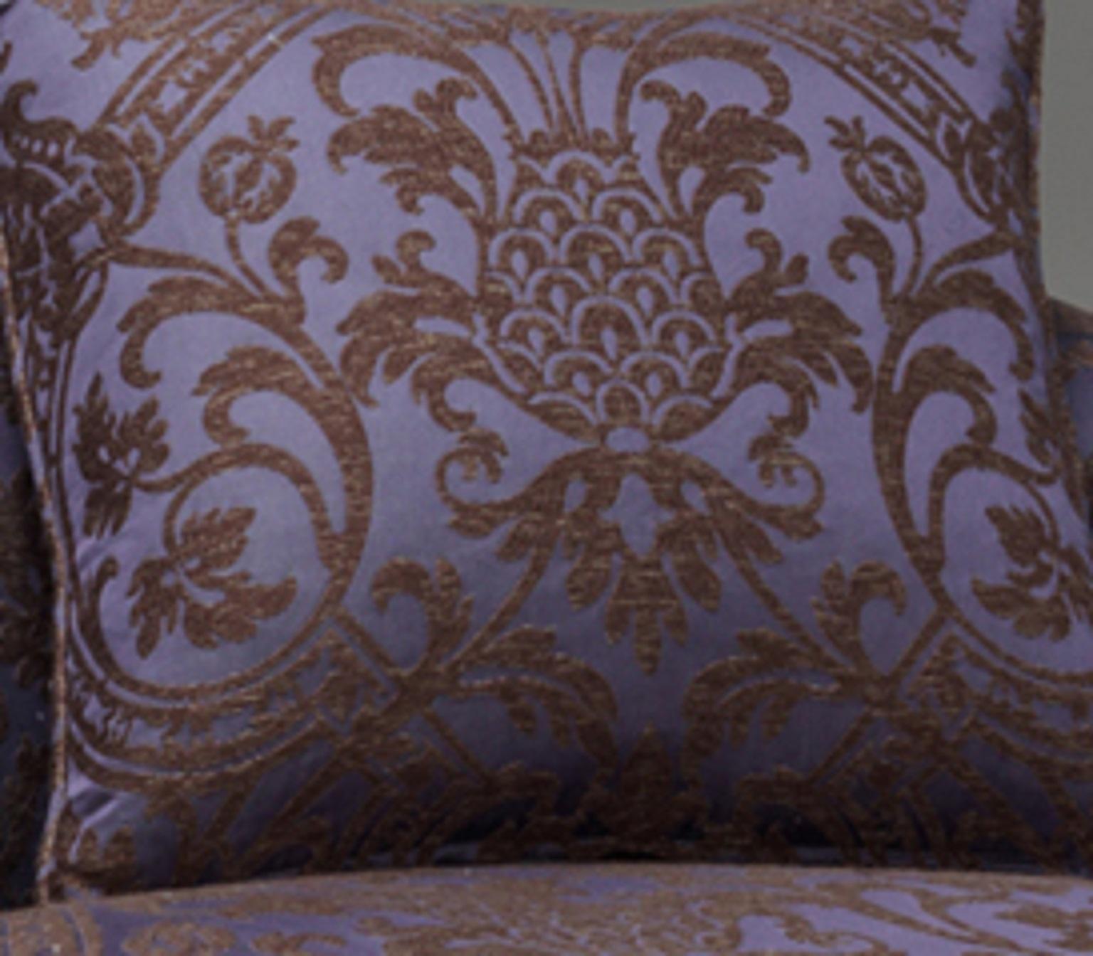 https://a.1stdibscdn.com/kent-sofa-for-sale-picture-2/f_17242/f_489882721772103191415/M233_close_up_1_master.jpg