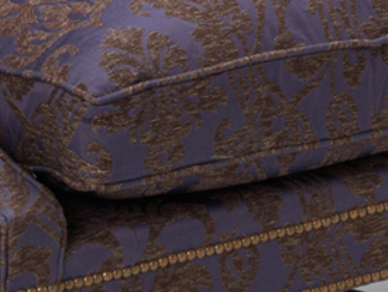 https://a.1stdibscdn.com/kent-sofa-for-sale-picture-5/f_17242/f_489882721772103215813/M233_close_up_4_jpg_master.jpg